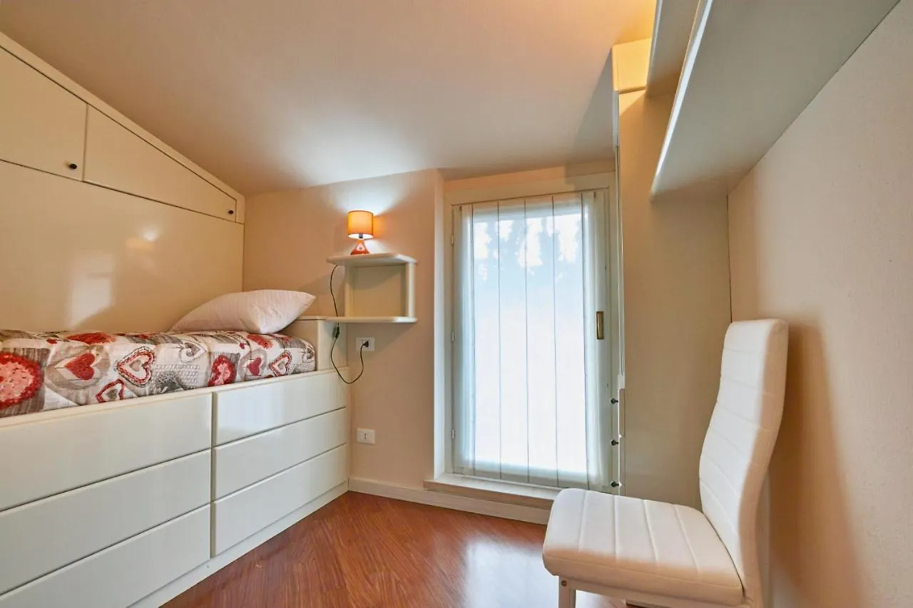 Exclusive Villa Le Palme Polpenazze del Garda 0*,  Italien